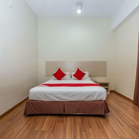 Hotel Oyo 1158 906 Airport Malacca Esterno foto