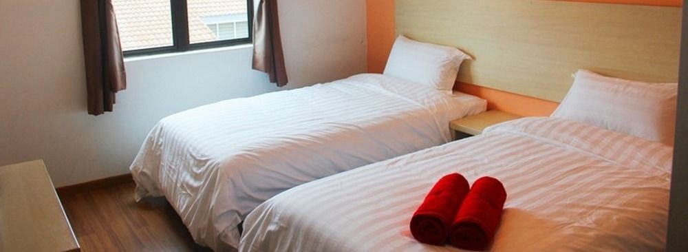 Hotel Oyo 1158 906 Airport Malacca Esterno foto
