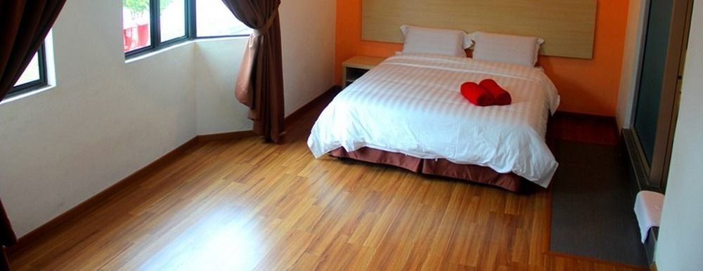 Hotel Oyo 1158 906 Airport Malacca Esterno foto
