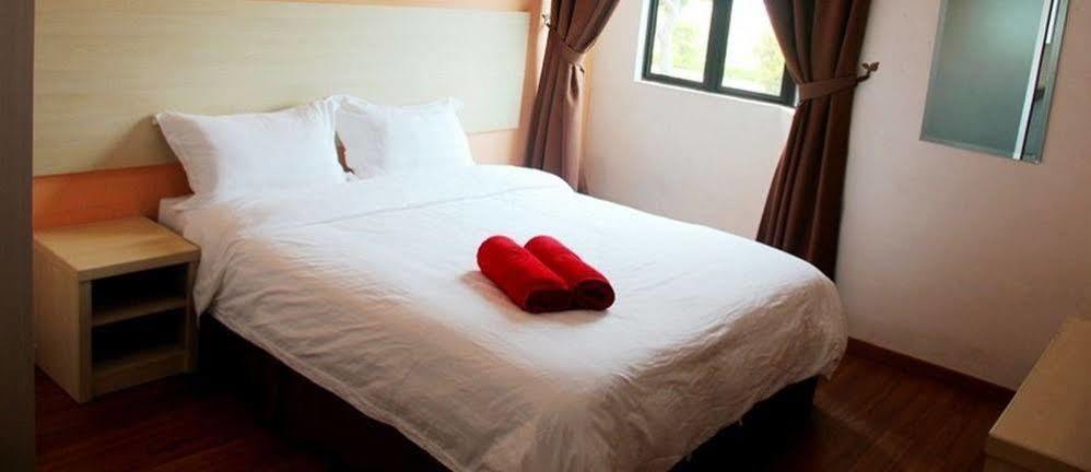 Hotel Oyo 1158 906 Airport Malacca Esterno foto