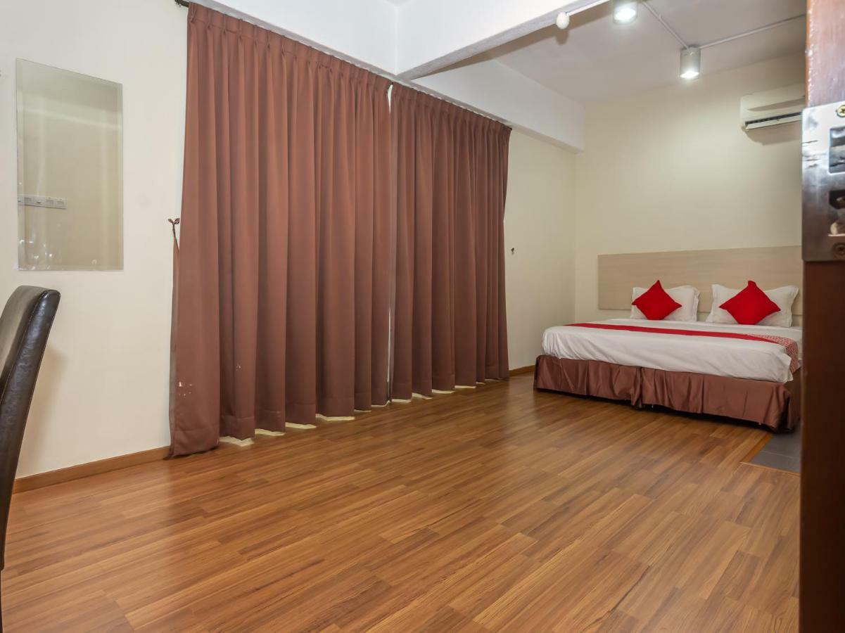 Hotel Oyo 1158 906 Airport Malacca Esterno foto