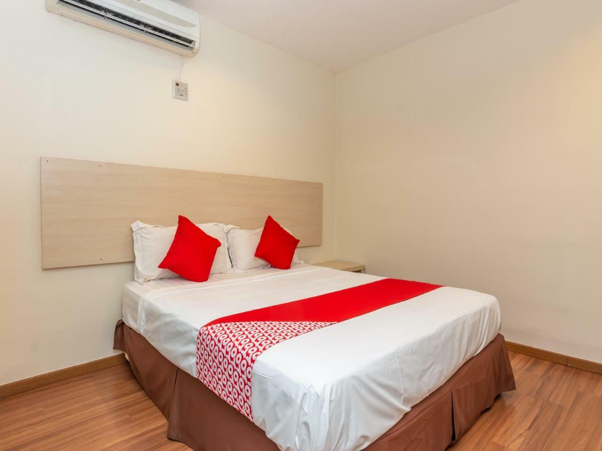 Hotel Oyo 1158 906 Airport Malacca Esterno foto