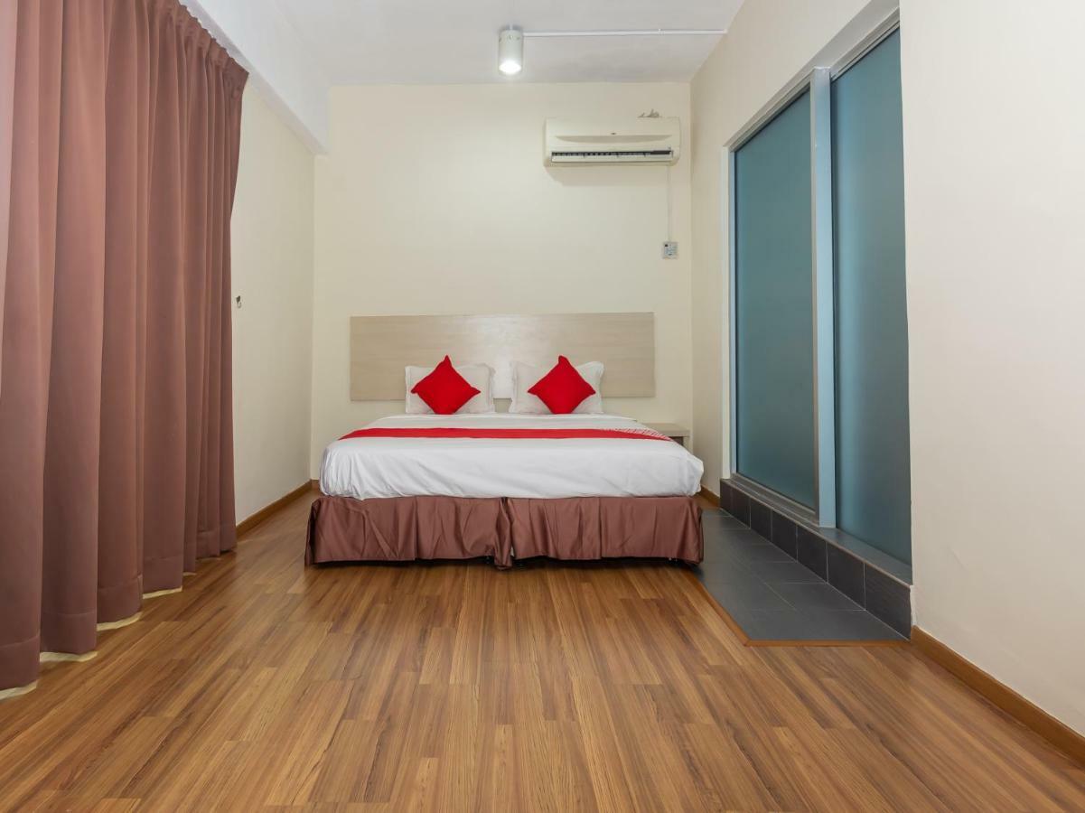 Hotel Oyo 1158 906 Airport Malacca Esterno foto