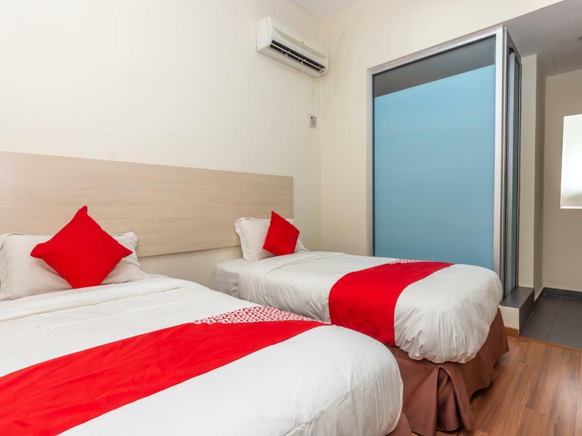 Hotel Oyo 1158 906 Airport Malacca Esterno foto