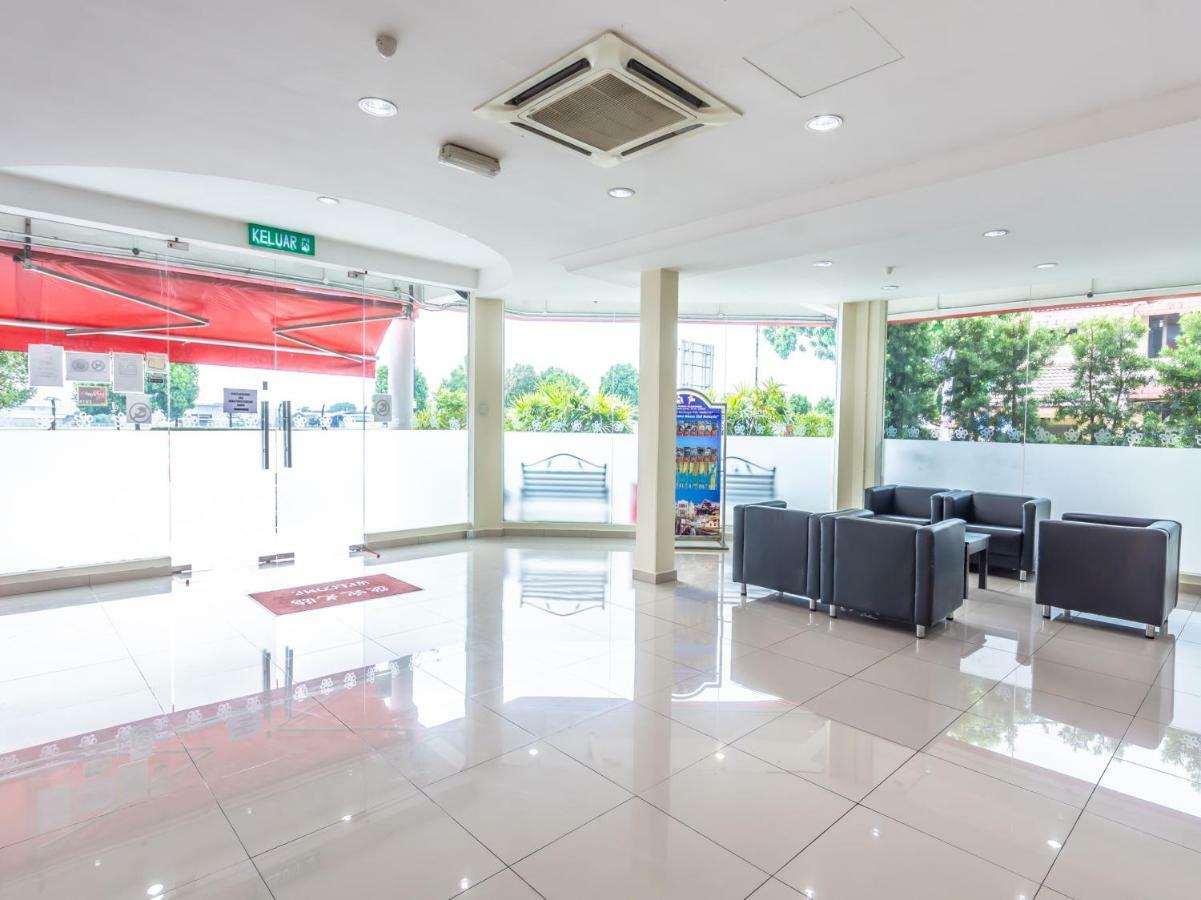 Hotel Oyo 1158 906 Airport Malacca Esterno foto