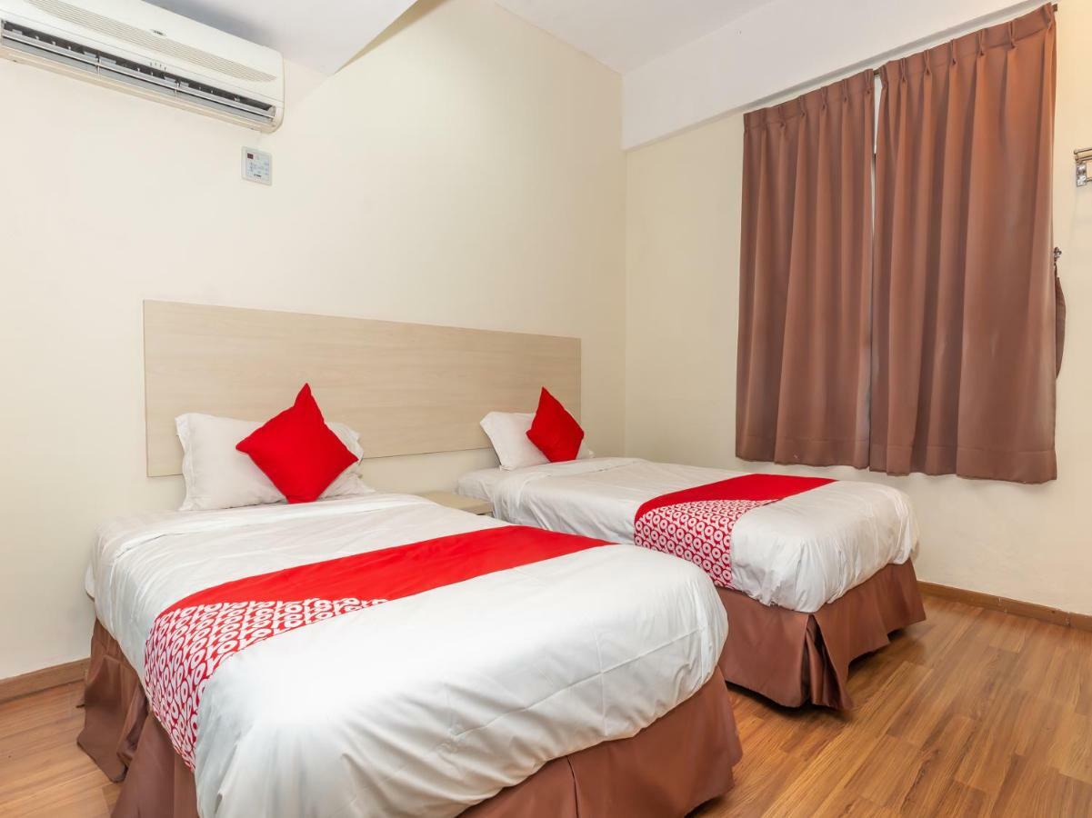 Hotel Oyo 1158 906 Airport Malacca Esterno foto