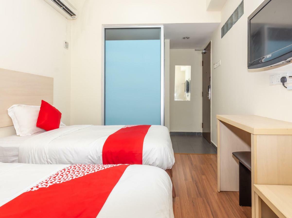 Hotel Oyo 1158 906 Airport Malacca Esterno foto