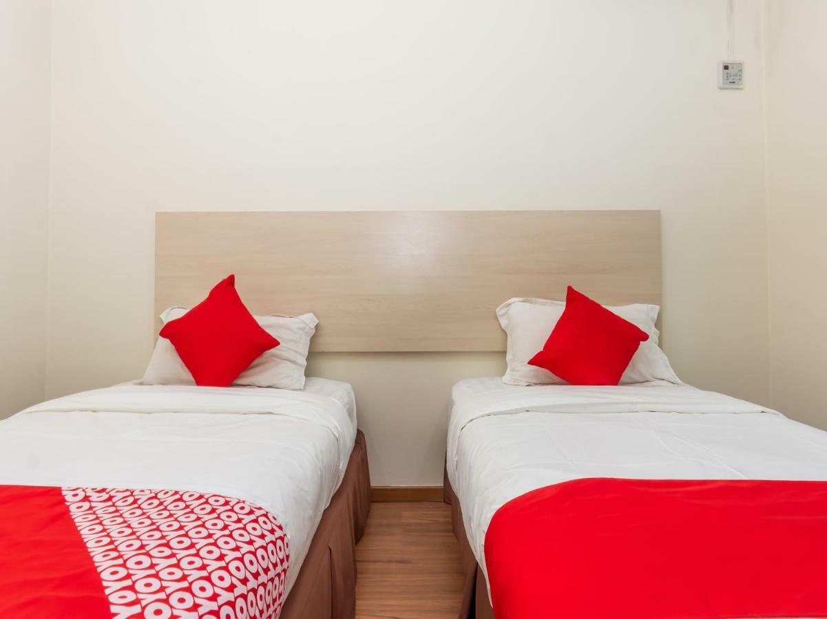 Hotel Oyo 1158 906 Airport Malacca Esterno foto