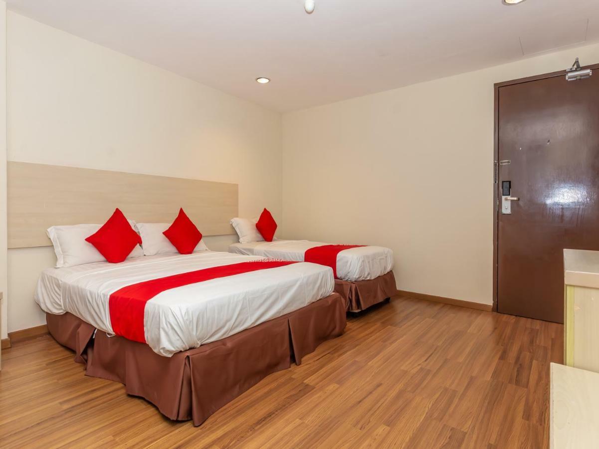 Hotel Oyo 1158 906 Airport Malacca Esterno foto