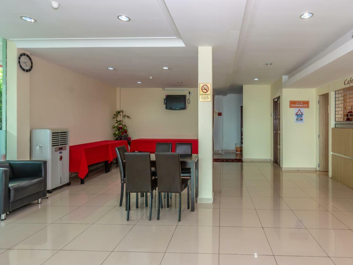 Hotel Oyo 1158 906 Airport Malacca Esterno foto
