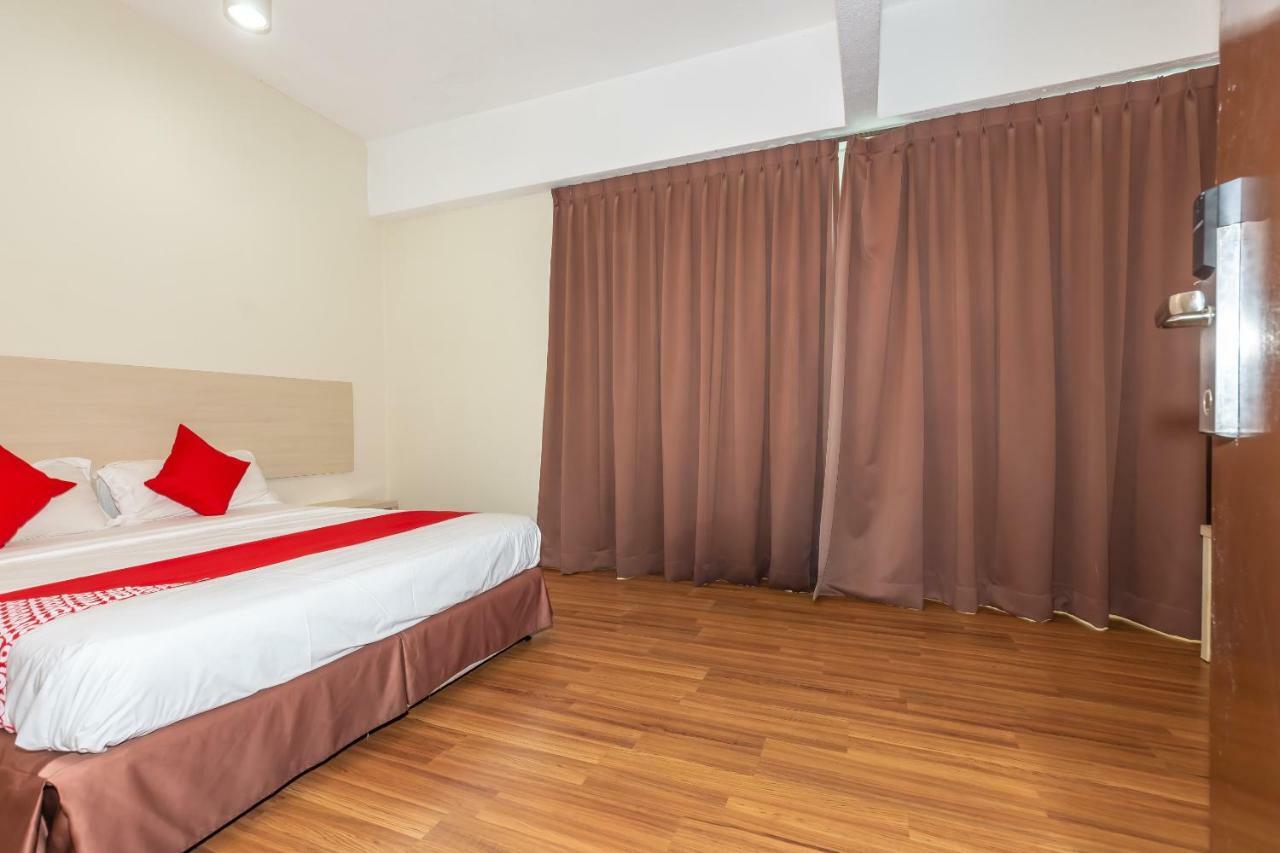 Hotel Oyo 1158 906 Airport Malacca Esterno foto