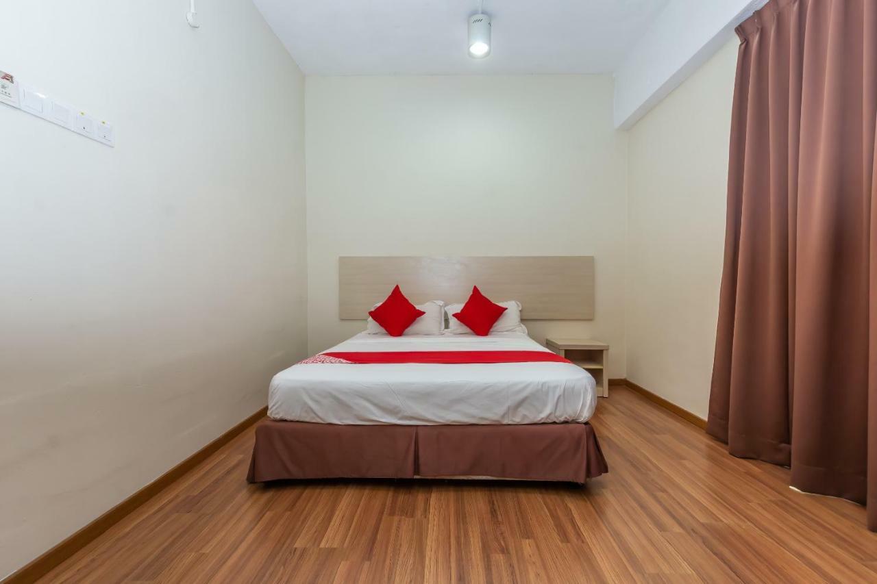 Hotel Oyo 1158 906 Airport Malacca Esterno foto