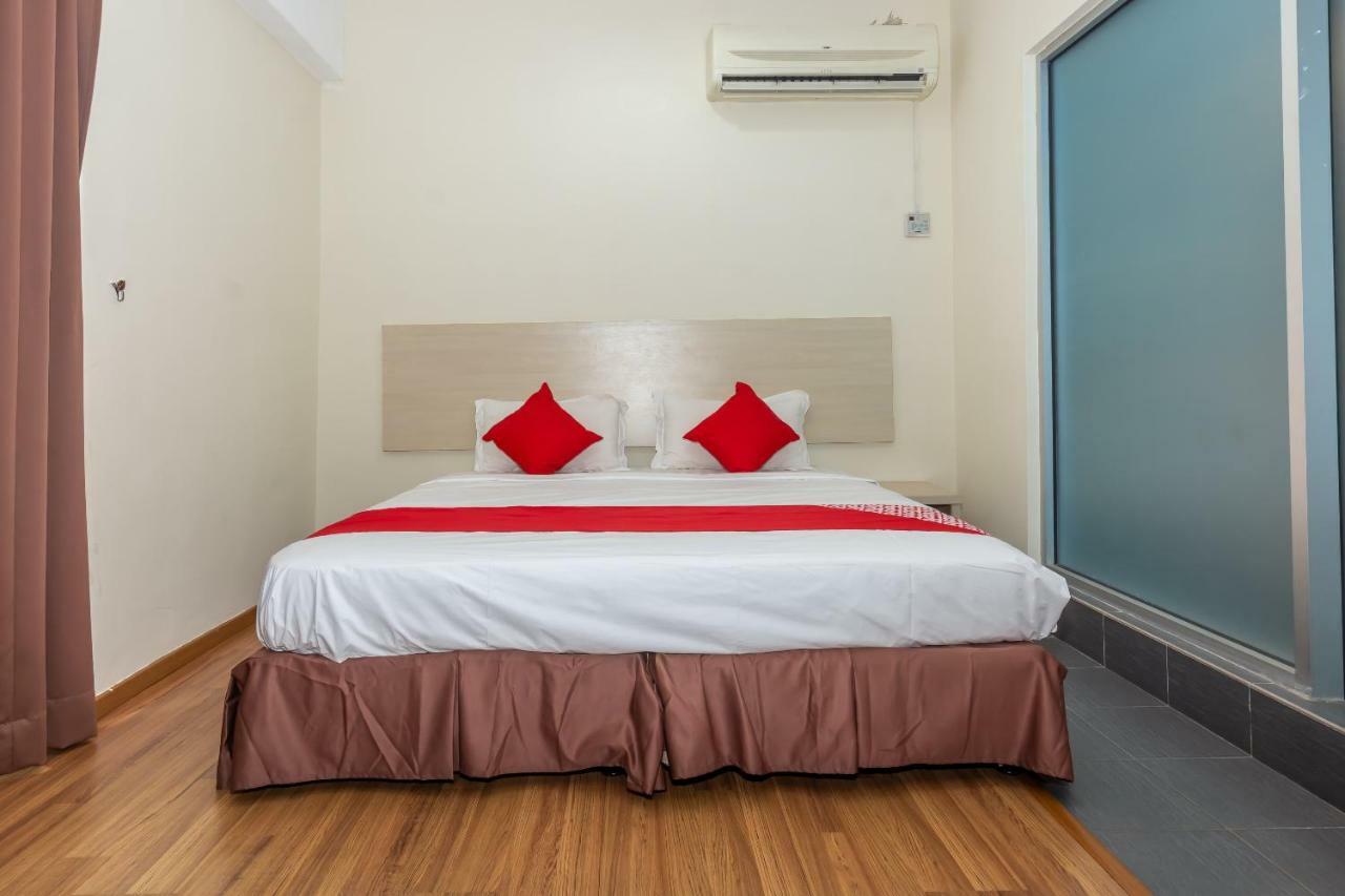 Hotel Oyo 1158 906 Airport Malacca Esterno foto