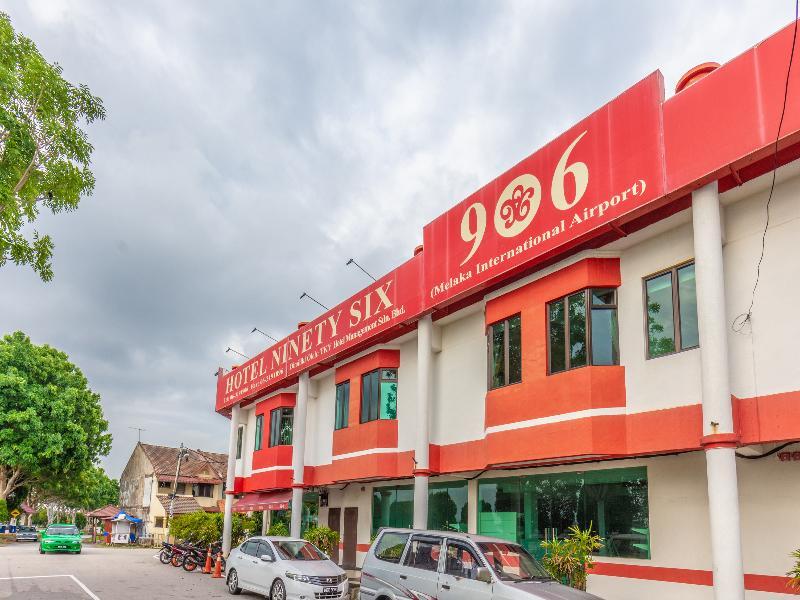 Hotel Oyo 1158 906 Airport Malacca Esterno foto